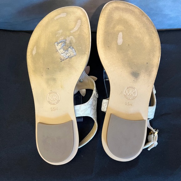 Michael Kors Heidi Sandals Thong Flower‎ Logo Print Flat Tan Beige Size 5.5M - Picture 9 of 9